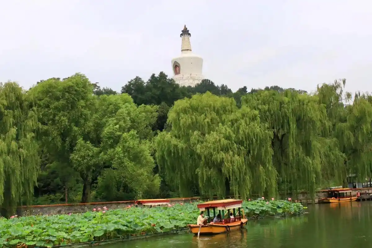 北京夏天必打卡的景点之一北海公园.#北京摄影 - 抖音