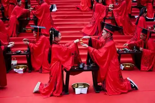 三水举办集体汉式婚礼68对夫妇行周礼结连理再现古韵之美