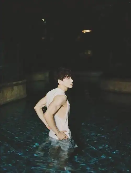 举铁举的好,堪比整容|腹肌|胸肌|健身|白敬亭_网易订阅