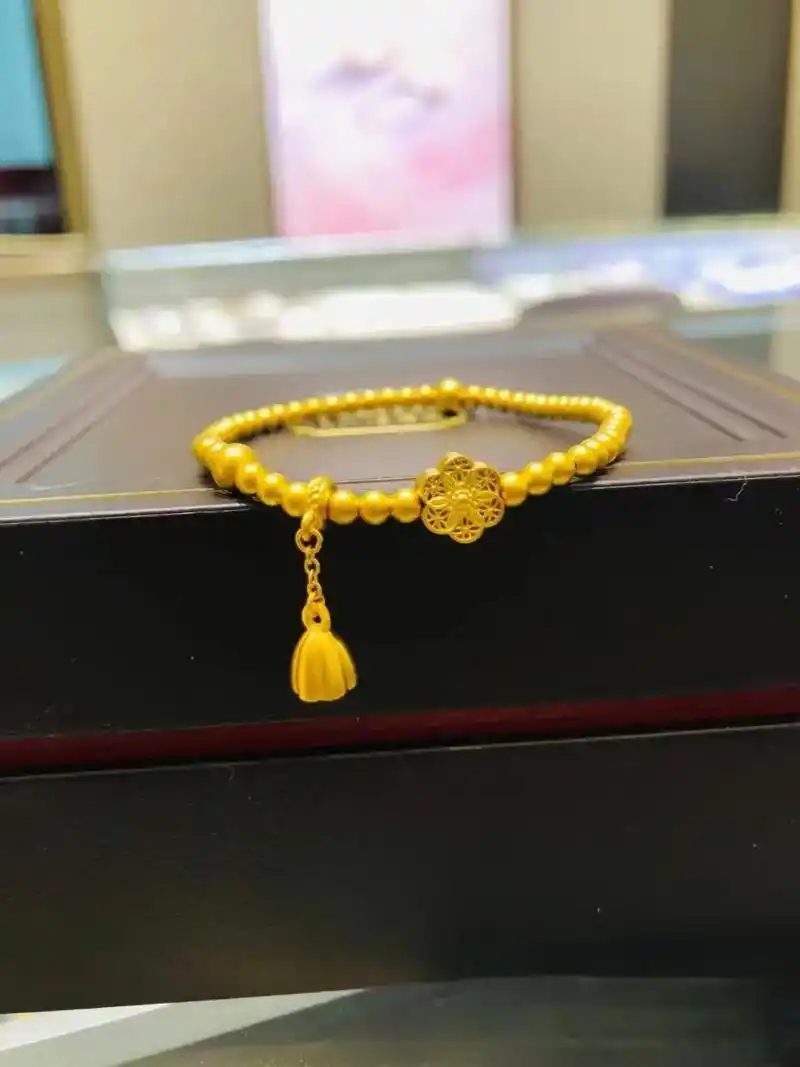 四平万达周大福,传承黄金手链.周大福藏蕴传承手串一福满莲华  - 抖音