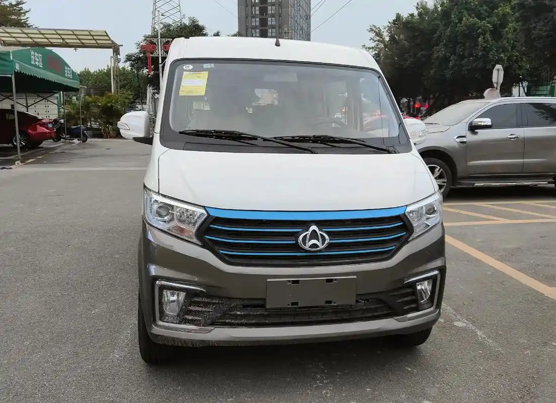 长安跨越星v5,新能源面包车.明星车型:长安跨越星v5新能源 - 抖音