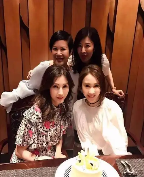 黎姿为李嘉欣庆生,昔日情敌变闺蜜,许晋亨曾为追求黎姿送豪宅!