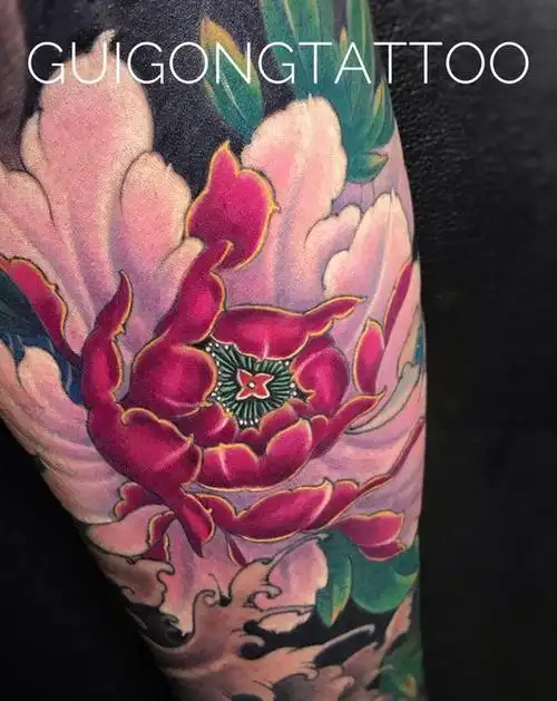 传统牡丹纹身图片_腿部新传统纹身图案