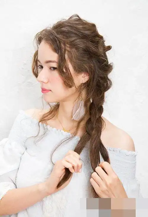 初中女生简单清纯编头发大全图 塑造完美学生款式的编扎发造型