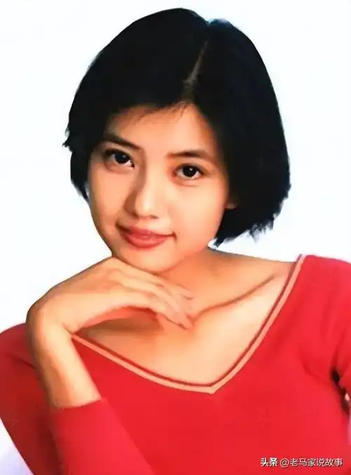 高圆圆"高中旧照"被曝出,班主任:至少10个班的男生在追她