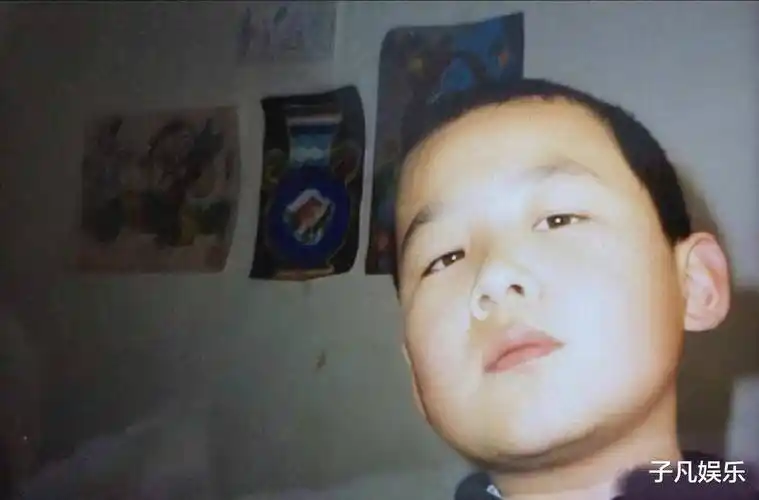 白敬亭童年照曝光,穿裙子这张最亮眼_网友_收获_小时候