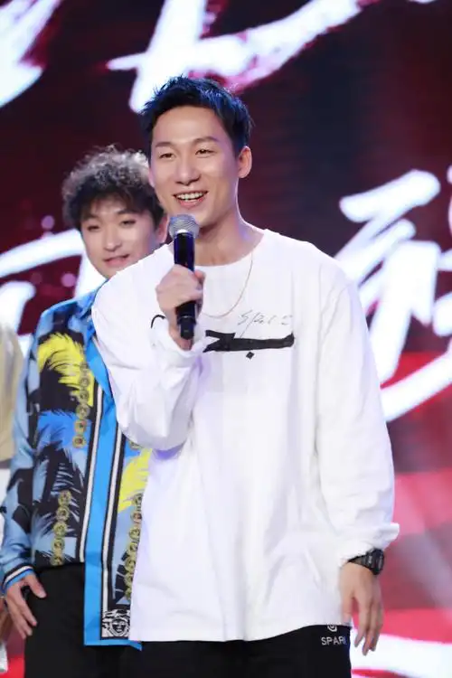 胡浩亮图片 这就是街舞亮亮图片