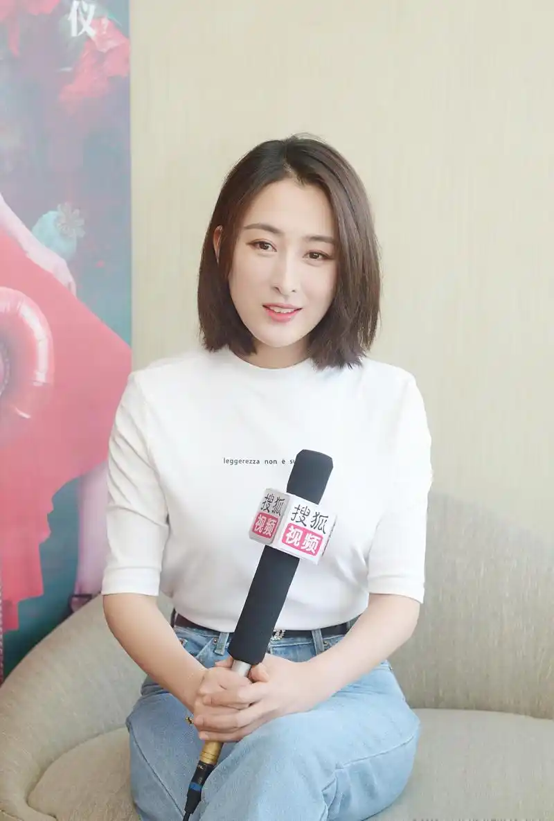 事业颜值双下滑 马苏是一位备受争议的女演员,曾经因为朋友李小璐的