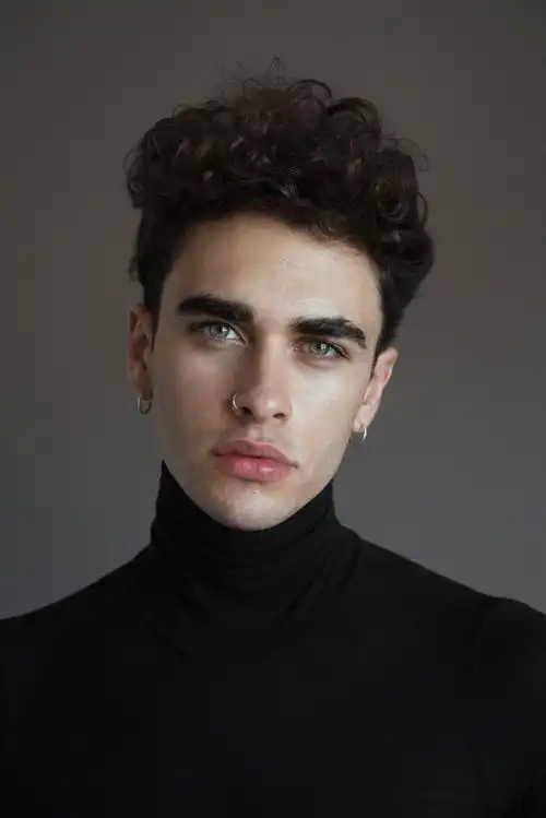 轻松却深邃的目光点亮双眼才是肖像的灵魂