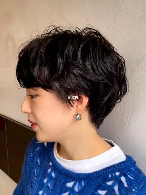 女生少年感的短发卷发酷飒短发不失女人味