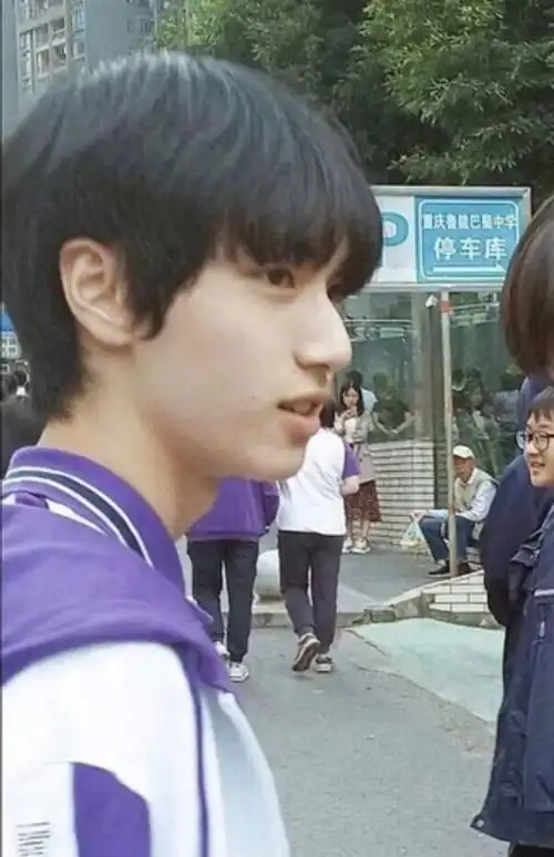 关于严浩翔的文案及女友视角的照片