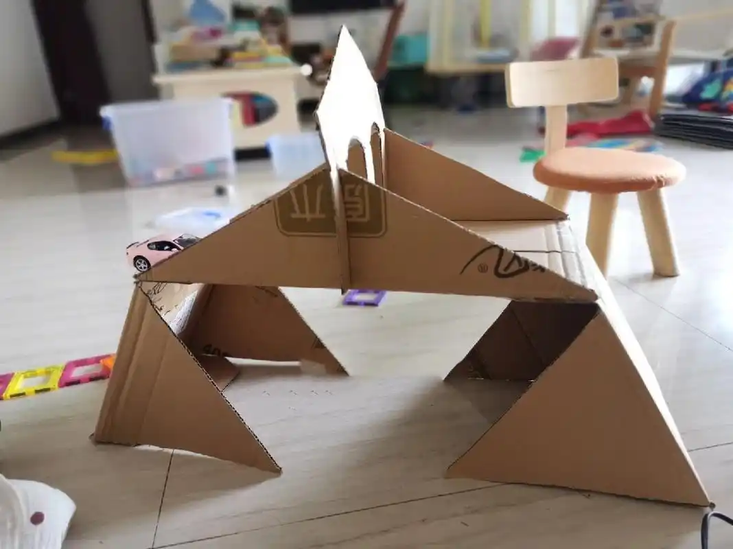 纸箱公路桥 步骤如图.