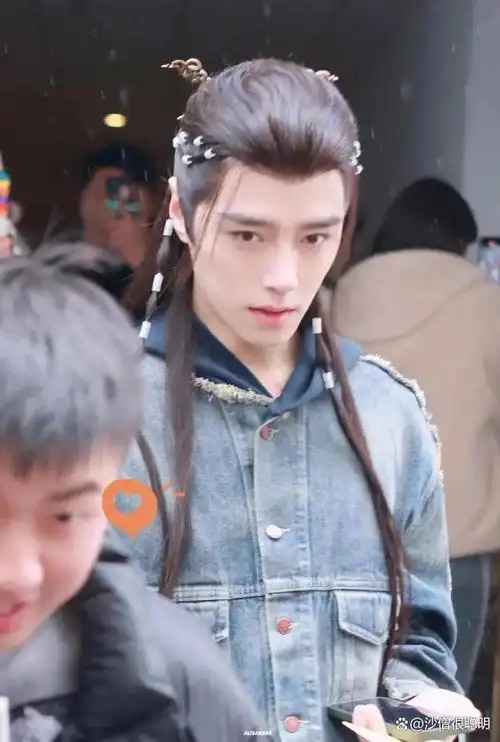 方逸伦杨洋杨幂任嘉伦宋威龙王一博王星越等艺人动态