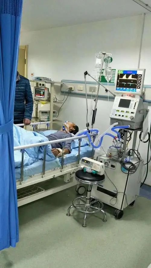 由急诊医护人员给予紧急气管插管,呼吸机辅助呼吸