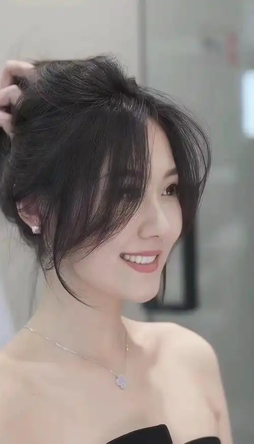 八字刘海扎起来真好看