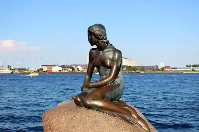 高卢雄鸡法国队 ▲ 美人鱼雕像位于丹麦哥本哈根市中心东北部的