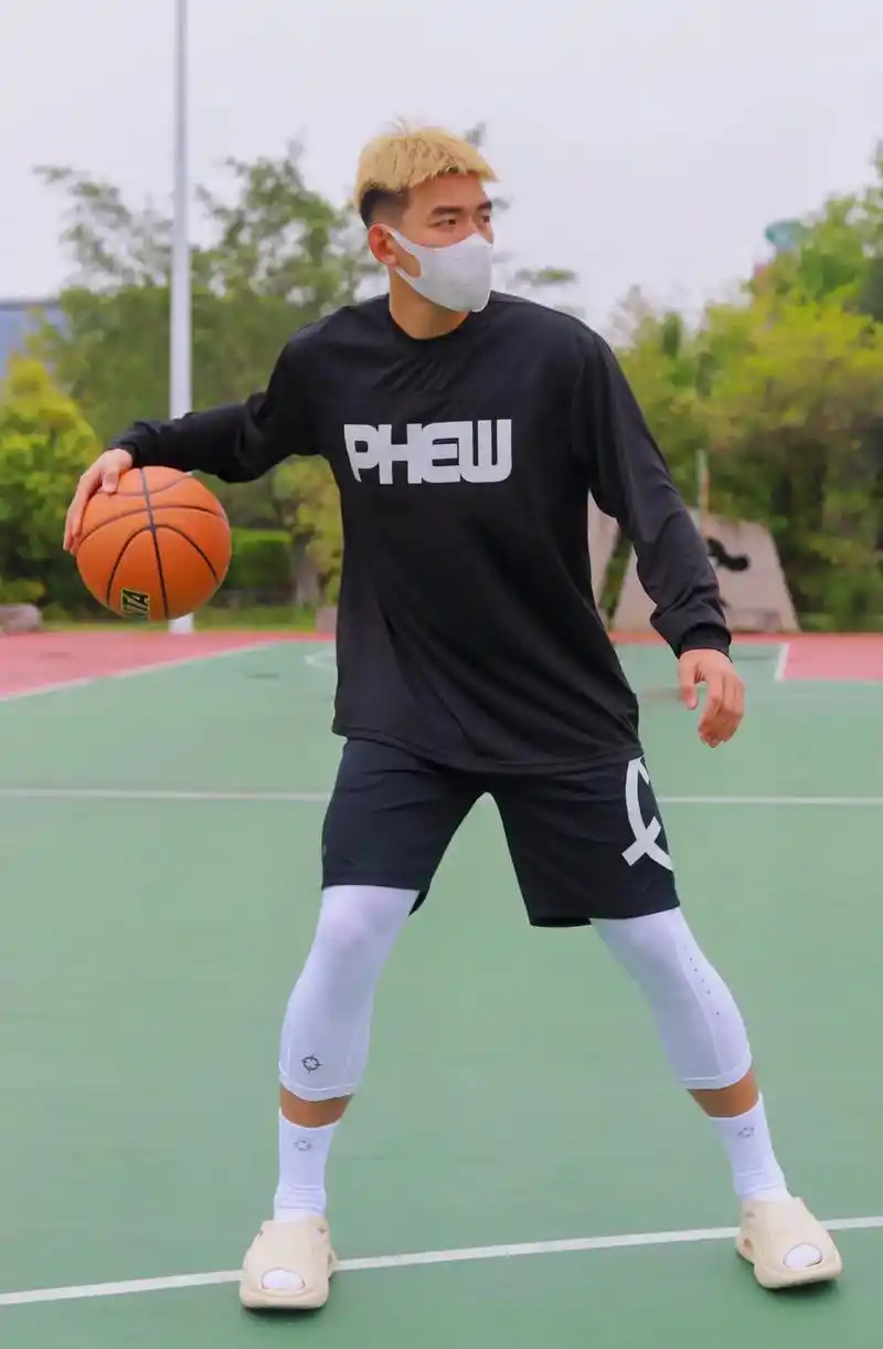 打篮球的男生不一定出类拔萃 但绝对与众不同#篮球穿搭 #男生 - 抖音