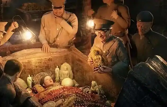 慈禧陵墓被盗后,口中8亿夜明珠流落到哪里?她又为何口含夜明珠