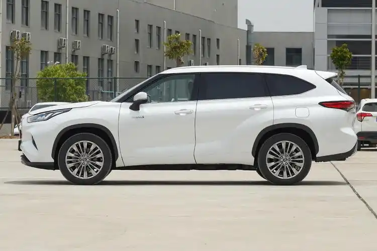 2023款丰田汉兰达双擎上市,价格不变/动力下调,售价26.88万元起