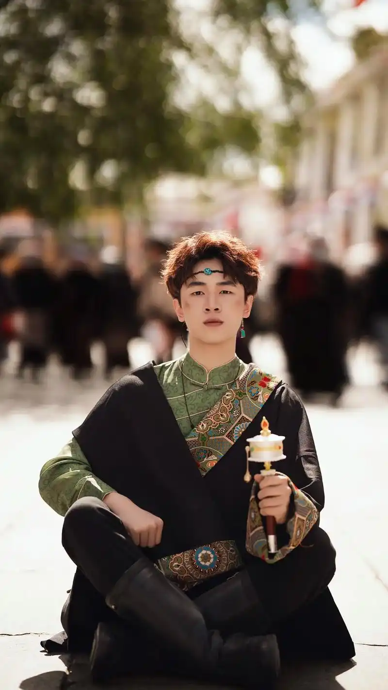 男士藏服写真 不被定义 你可以是任何样子 #西藏 #藏族男 - 抖音