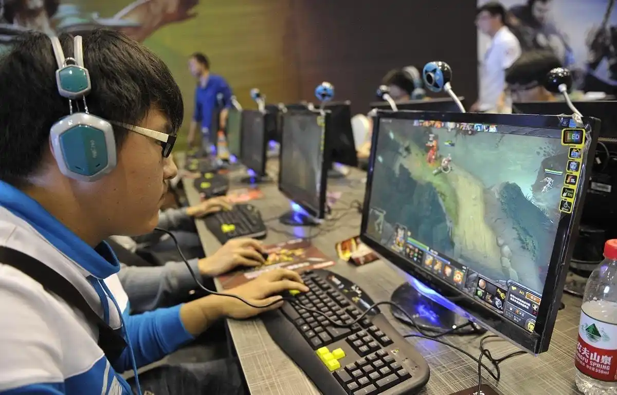 小学生玩游戏危害有多大?家长再不关心就来不及了