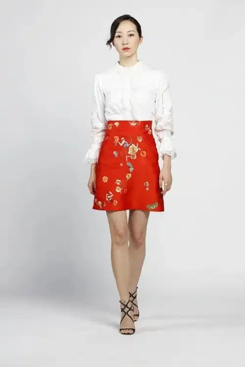 韩雪真的太惊艳白衬衫配印花红裙优雅高级美到犯规