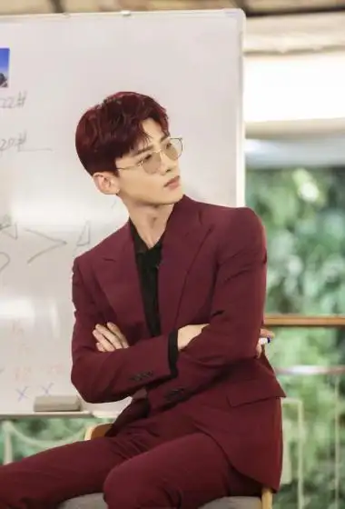 白敬亭红色西装帅气图片510