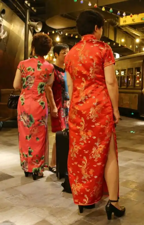 大妈"走"秀"老上海"