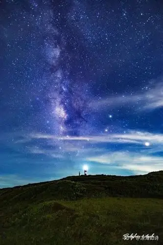 比厦门更小众的小垦丁芳草萋萋星空下的灯塔有寂静之美