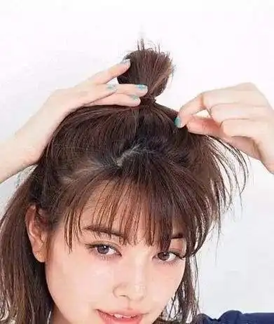 短直发扎半丸子头图片短发直发半丸子头扎法18张可爱又迷人的韩式短发