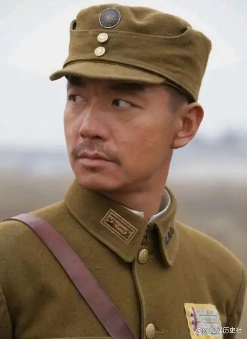 然而,邢佳栋并未被眼前的困境所压倒,反而全神贯注地投身于角色"白起"