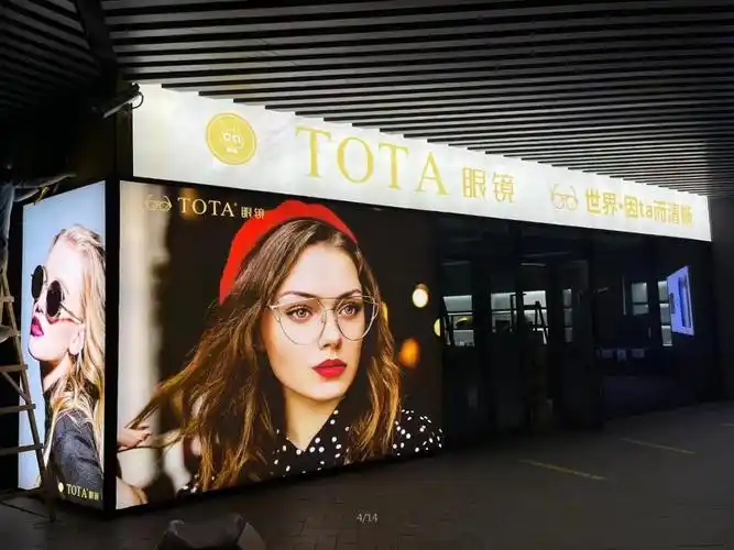 品牌服装软膜灯箱