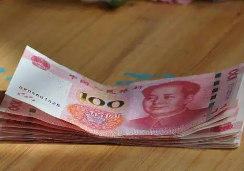 做个小调查现在你们身上一般都会带多少现金我是300