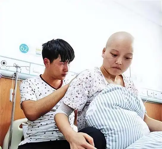 纪实河南女子去世新婚丈夫把手机充1000元话费充满电放进墓地