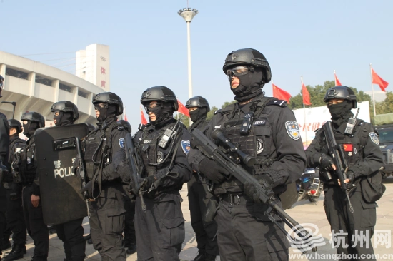 来自杭州市公安局特警支队利箭突击队,以及上城,下城,拱墅,西湖分局巡