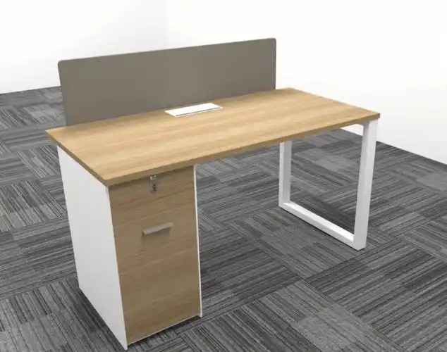 简约风情员工办公桌别有韵味