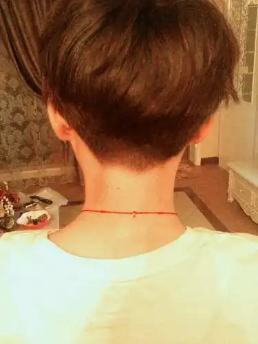 后面的发型想剪成这样,怎么跟理发师说?