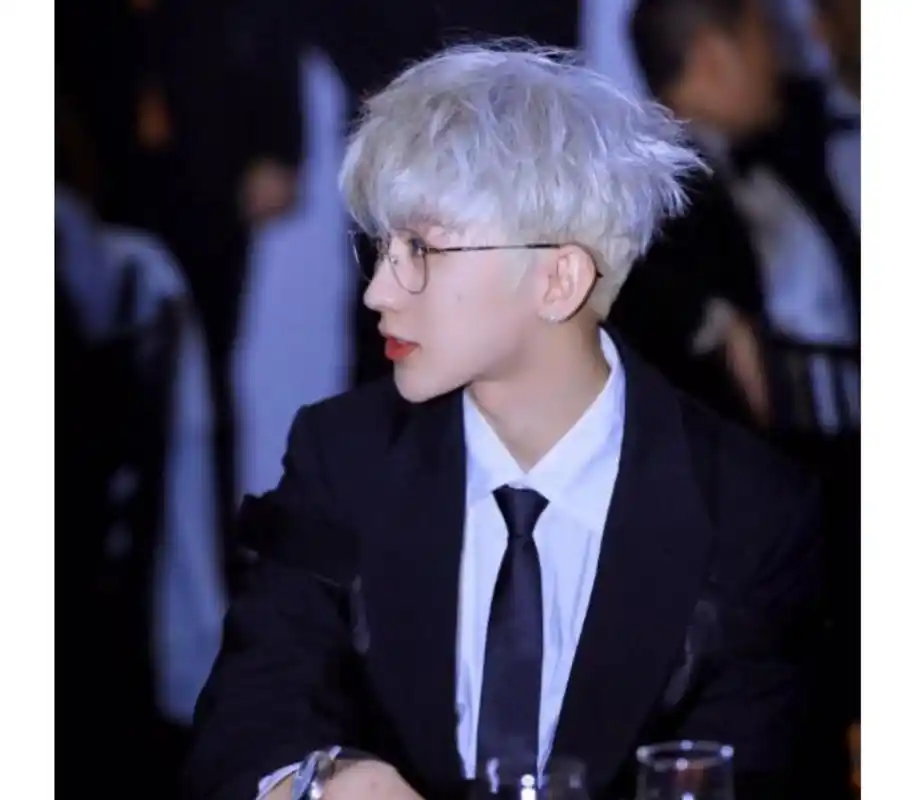 蔡徐坤手滑关注女素人#  #莫小棋预言蔡徐坤#  #蔡徐坤和袁娅维妹妹