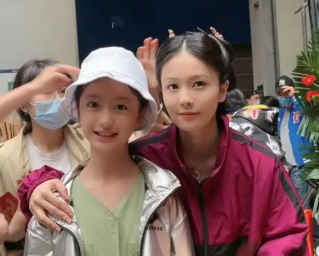 刘楚恬和裴佳欣谁漂亮刘楚恬和裴佳欣谁漂亮合照