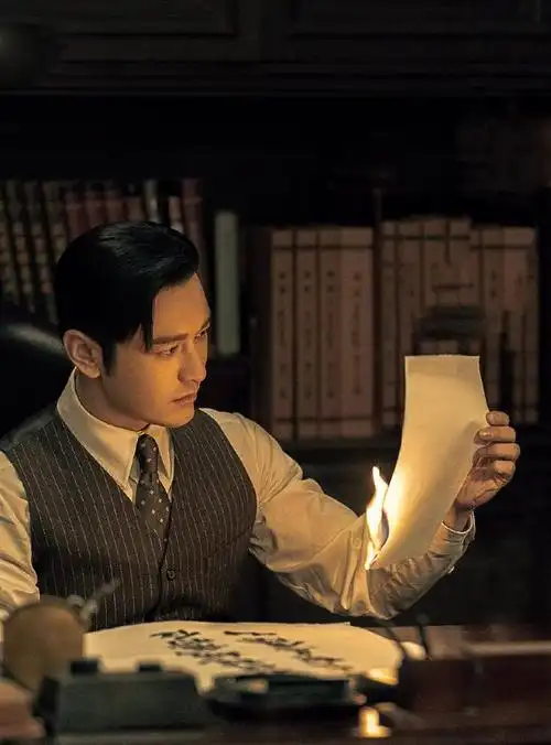 在今年的暑期档上线后,又一部近代谍战大剧即将播出,它就是《潜行者》