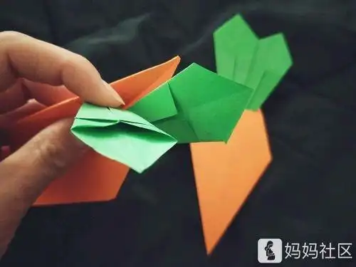 两岁萌宝的最爱折纸胡萝卜 教程