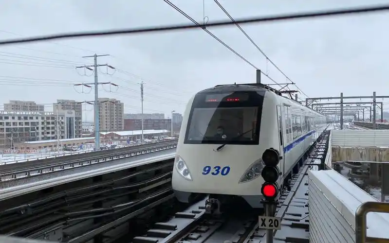 津滨轻轨九号线(塘沽—小东庄)区间侧方展望