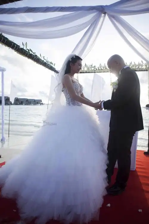 张雨绮纯洁婚纱白裙照_新浪图片