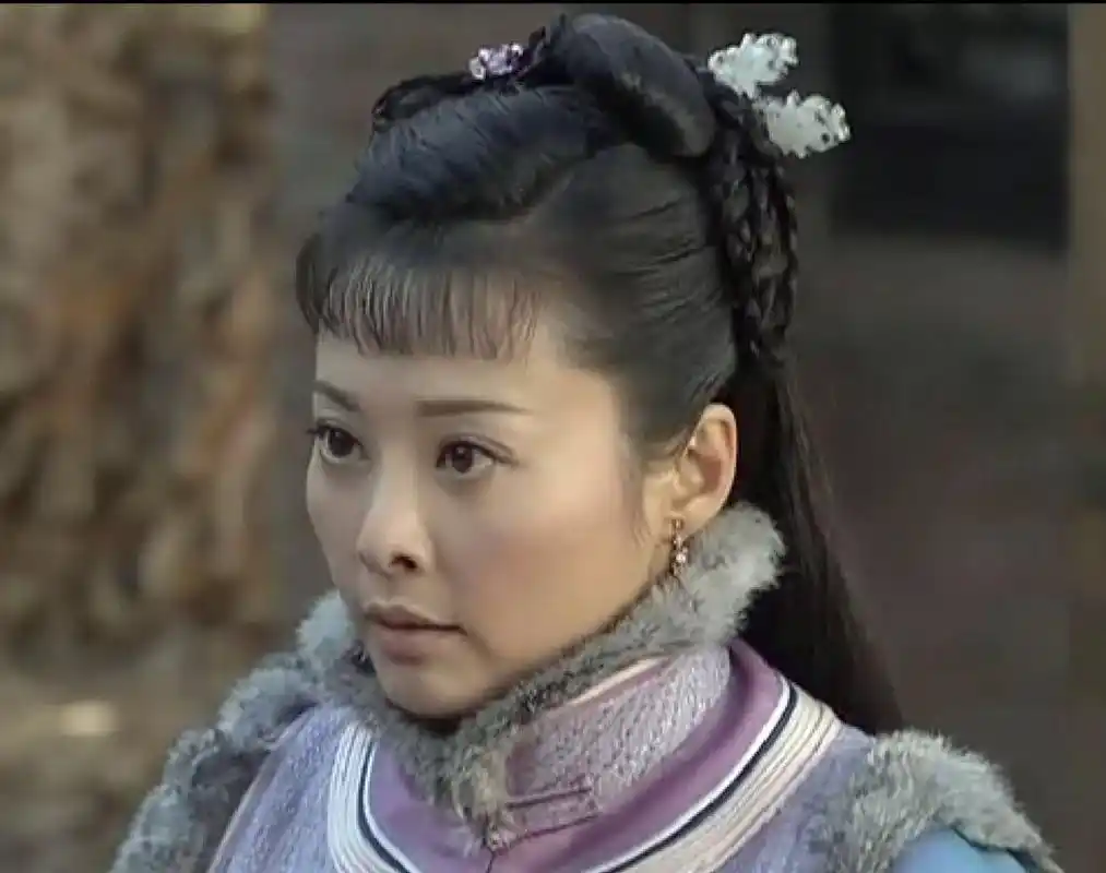 《铁齿铜牙纪晓岚》中杜小月告和珅是哪一集?杜小月是谁演的?