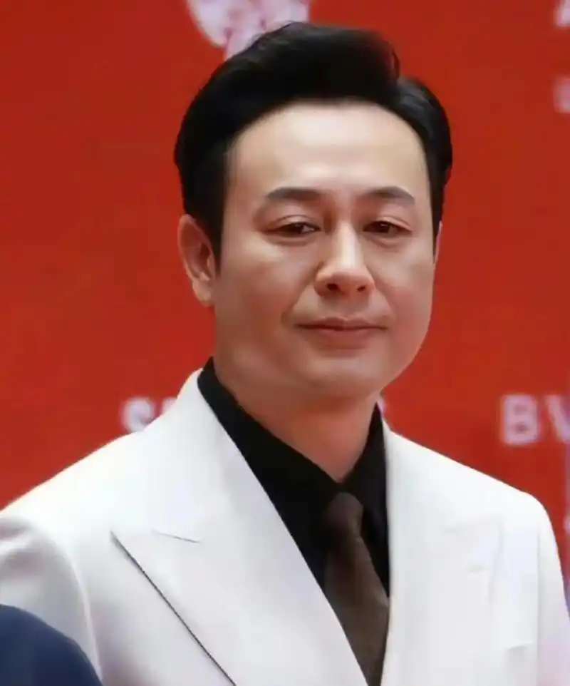 图一,张颂文北影节造型图二,高启强《狂飙》造型可以说张颂文气质还没