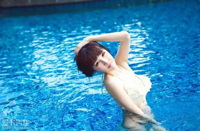 "波"光鳞鳞尽展火辣三围