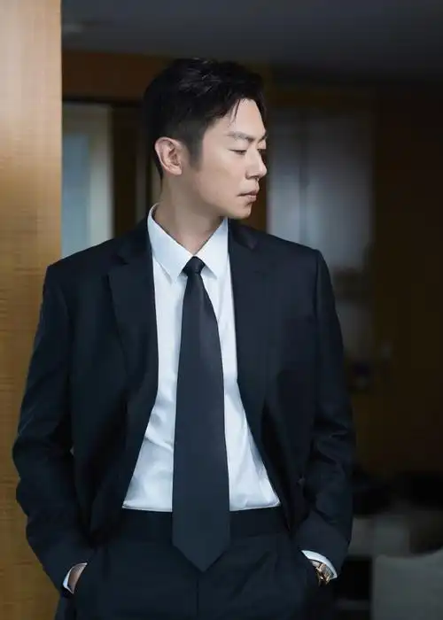 朱亚文超话从容有度,张弛之间#上海国际电影节#一会儿见