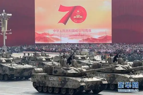 2019年10月1日,新中国成立70周年阅兵式上,15式轻型坦克首次亮相.