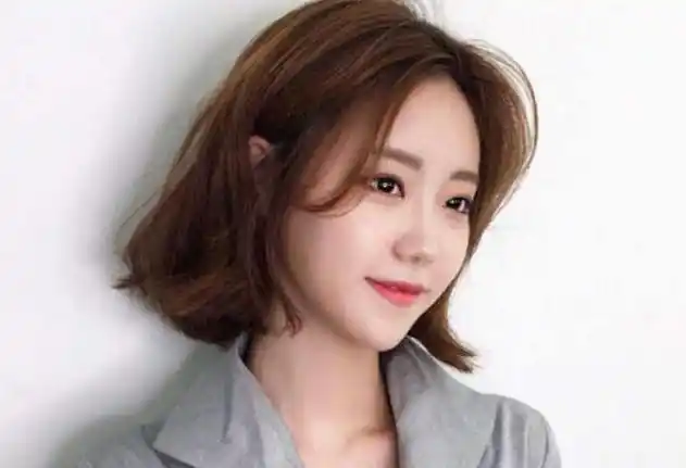 沙发其实是头发内部缺乏营养,造成的发质不好