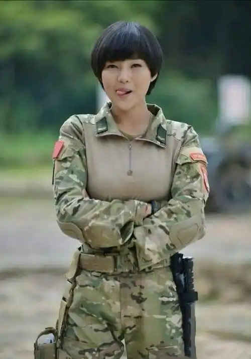 之火凤凰》里的田果,从村姑蜕变成女神,如今戏约不断_郭艳_身材_剧中